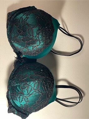 Victoria's Secret Emerald Green and Black Lace Push-Up Bra